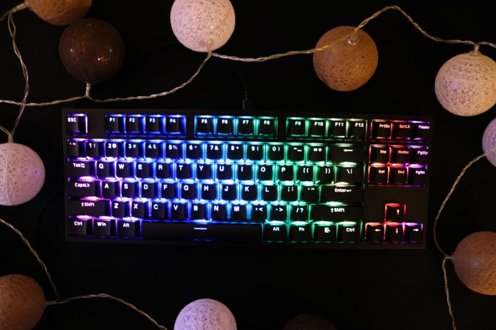 Zdjęcie okładkowe wpisu: Genesis Thor 404 TKL Gateron – recenzja klawiatury idealnej na prezent gwiazdkowy