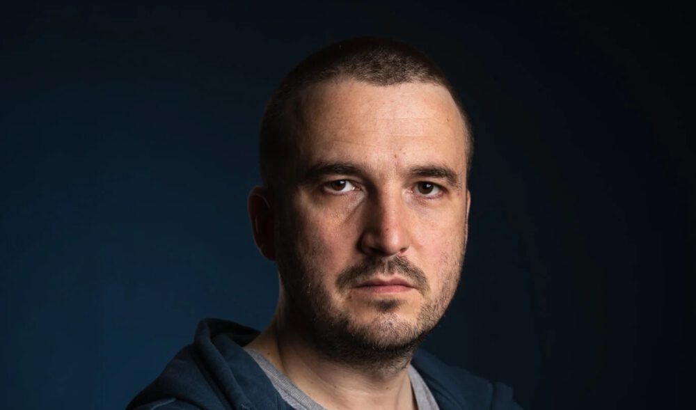 Zdjęcie okładkowe wpisu: „Film nie powinien być szkolnym brykiem. Nie jest to dobry pomysł”- rozmawiamy z Pawłem Maśloną, reżyserem filmu Kos [Wywiad]