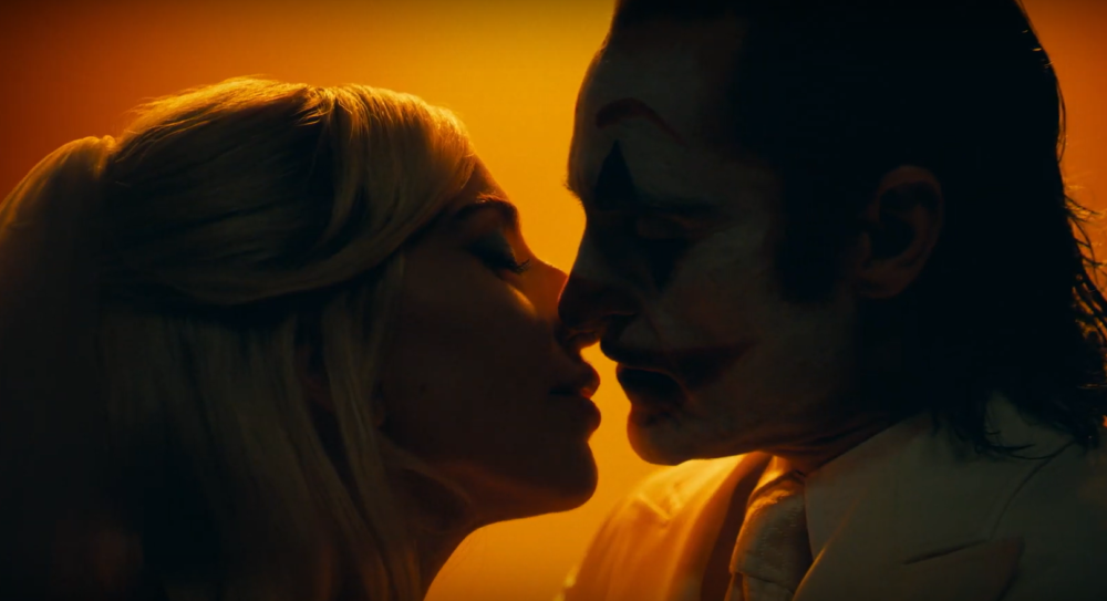 Zdjęcie okładkowe wpisu: Szalony zwiastun Joker: Folie à Deux! Lady Gaga i Joaquin Phoenix w musicalowej scenerii