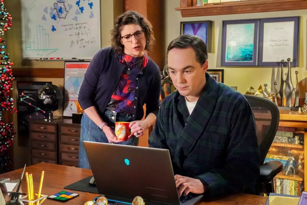 Zdjęcie okładkowe wpisu: Amy i Sheldon powracają! Jim Parsons i Mayim Bialik na zdjęciach z finału Młodego Sheldona