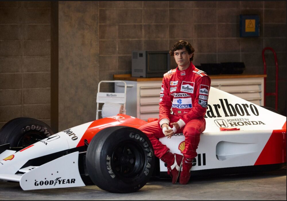 Zdjęcie okładkowe wpisu: Gabriel Leone jako Senna. Pierwsza zapowiedź miniserialu Netflixa