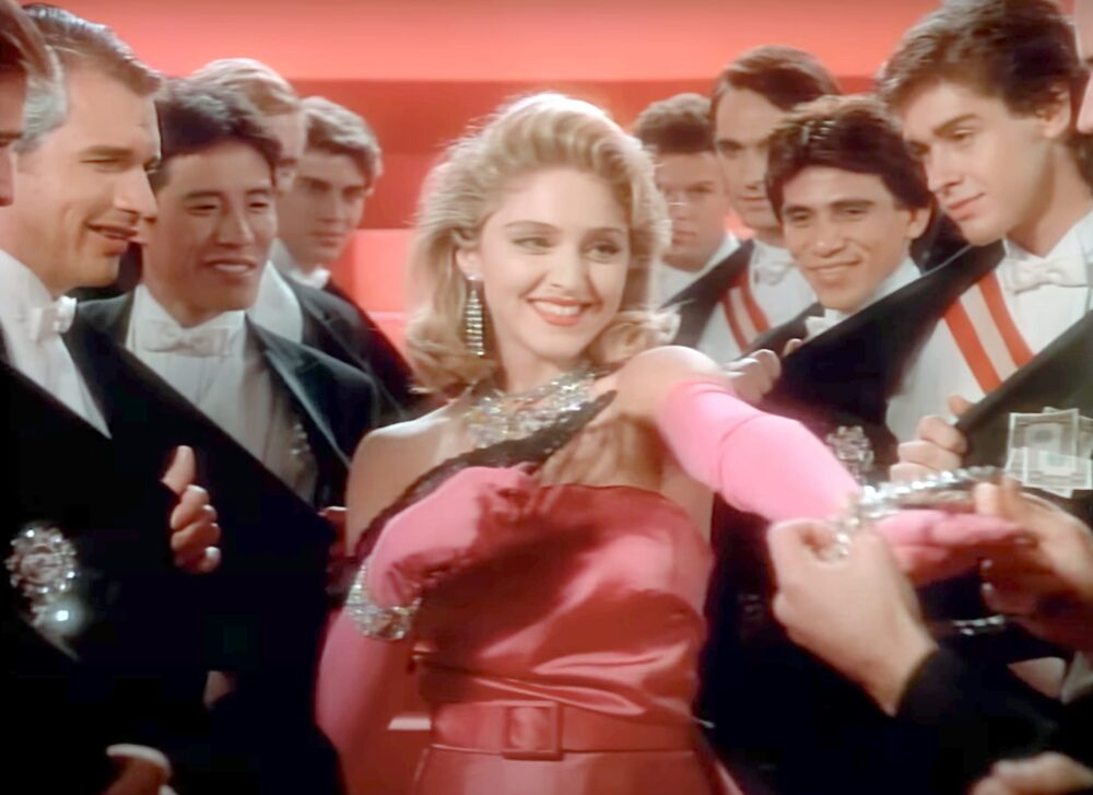 Zdjęcie okładkowe wpisu: Tato nie zawracaj już głowy! Madonna jednak nakręci swoją autobiografię