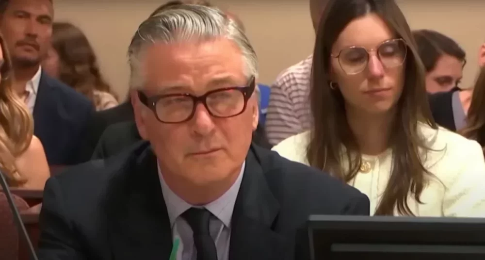 Zdjęcie okładkowe wpisu: Zapadł wyrok w sprawie Aleca Baldwina. Aktor zalał się łzami na sali sądowej