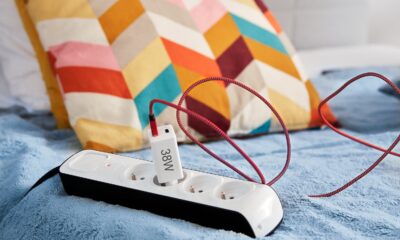 Zdjęcie okładkowe wpisu: Bezpieczna listwa przeciwprzepięciowa – tarcza ochronna przed pożarem i stratą sprzętu