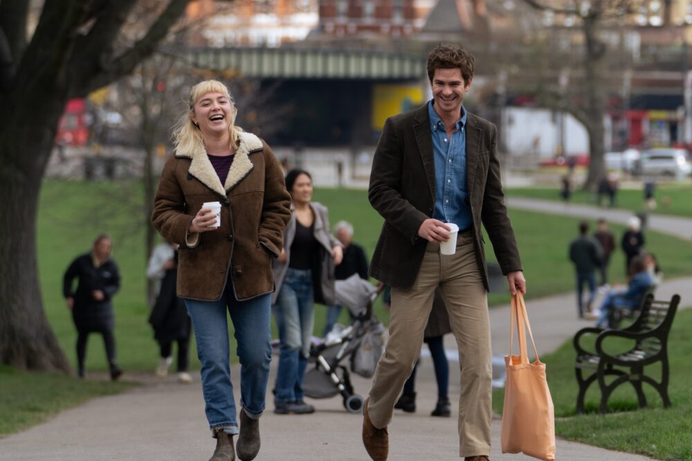 Zdjęcie okładkowe wpisu: Andrew Garfield i Florence Pugh w zwiastunie filmu Sztuka pięknego życia. W kinach od 3 stycznia