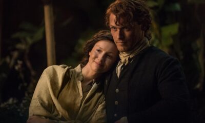 Zdjęcie okładkowe wpisu: Koniec zdjęć do finałowego sezonu serialu Outlander. Gwiazdy świętują ostatni klaps na zdjęciach zza kulis