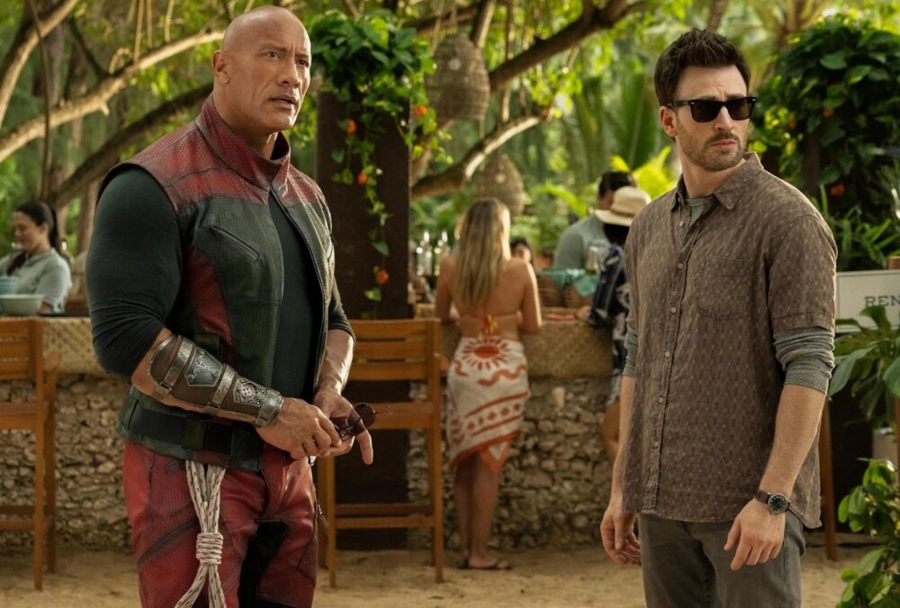 Zdjęcie okładkowe wpisu: Chris Evans i Dwayne Johnson ścigają Mikołaja. Zobaczcie nowy zwiastun filmu Czerwona Jedynka