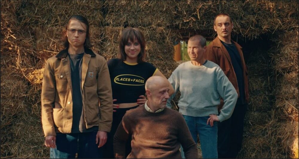 Zdjęcie okładkowe wpisu: Czy Drużyna A(A) to coś więcej niż komedia? Inspirujący film twórców hitu Johnny łamie konwenanse!