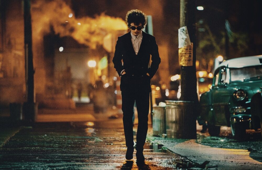 Zdjęcie okładkowe wpisu: Timothée Chalamet wyrusza w muzyczną podróż jako Bob Dylan. Zobaczcie nowy zwiastuni filmu Kompletnie nieznany