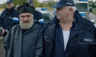 Zdjęcie okładkowe wpisu: U Pana Boga w Królowym Moście – zwiastun komedii. Królowy Most ogłasza niepodległość