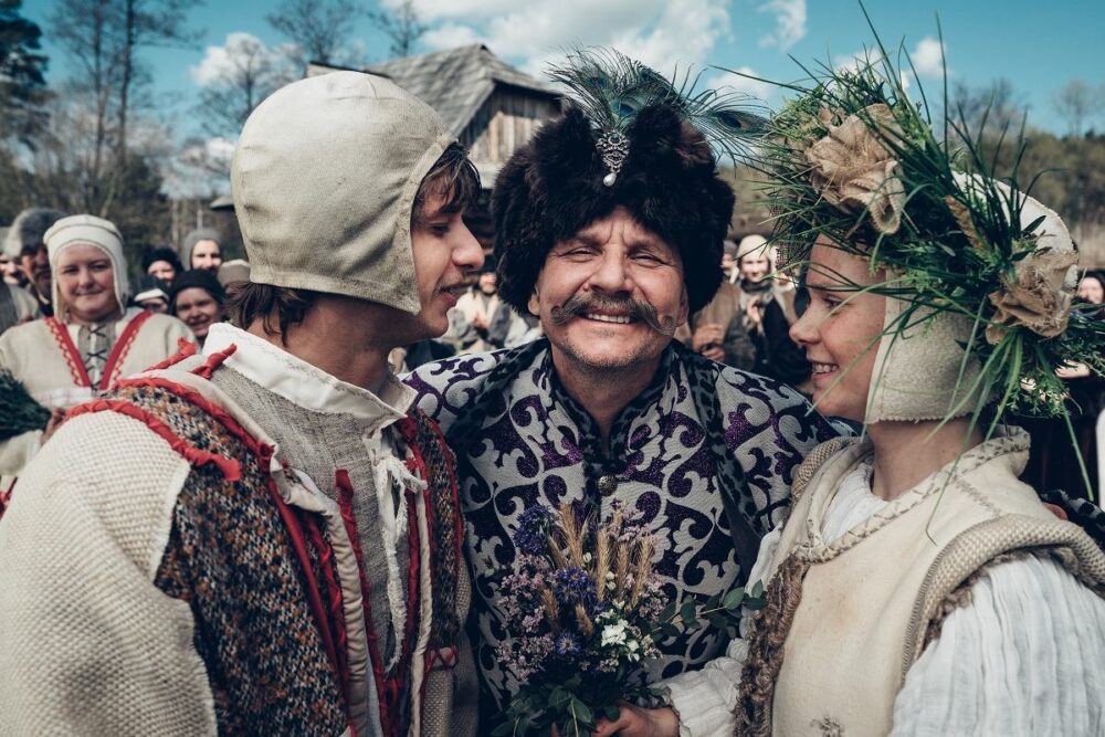 Zdjęcie okładkowe wpisu: Oficjalne foty z planu 1670! Lato w Adamczysze!