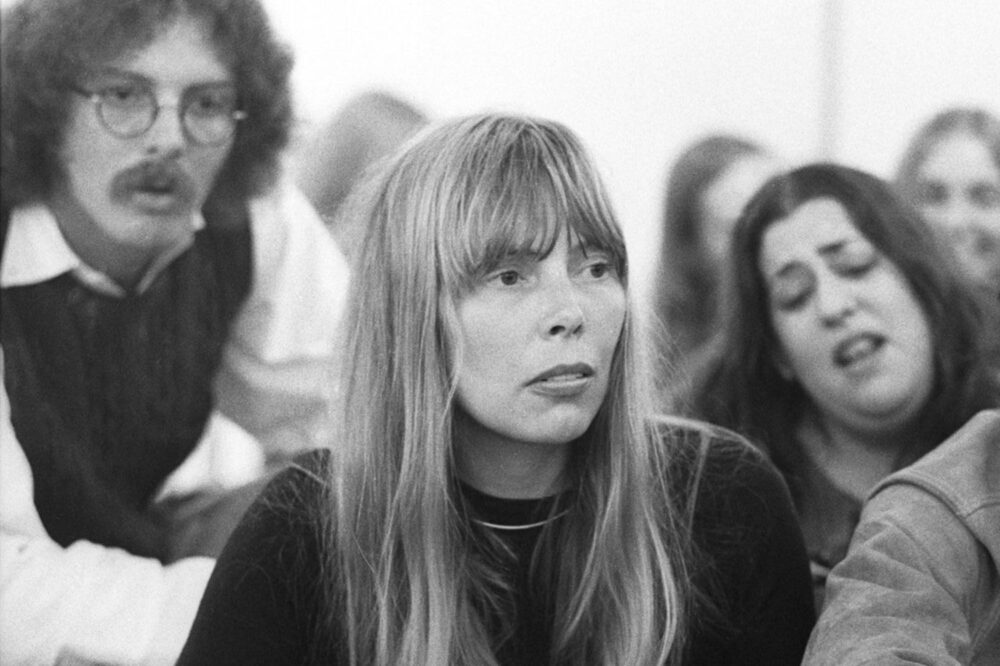 Zdjęcie okładkowe wpisu: Biografia Joni Mitchell w drodze na wielki ekran. Za kamerą stanie Cameron Crowe