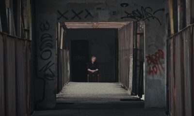 Zdjęcie okładkowe wpisu: ,,Stawiamy na kulturę indywidualną, zapominając o otaczających nas ludziach”- wywiad z reżyserem dokumentu ,,Lift lady”, Marcinem Modzelewskim.