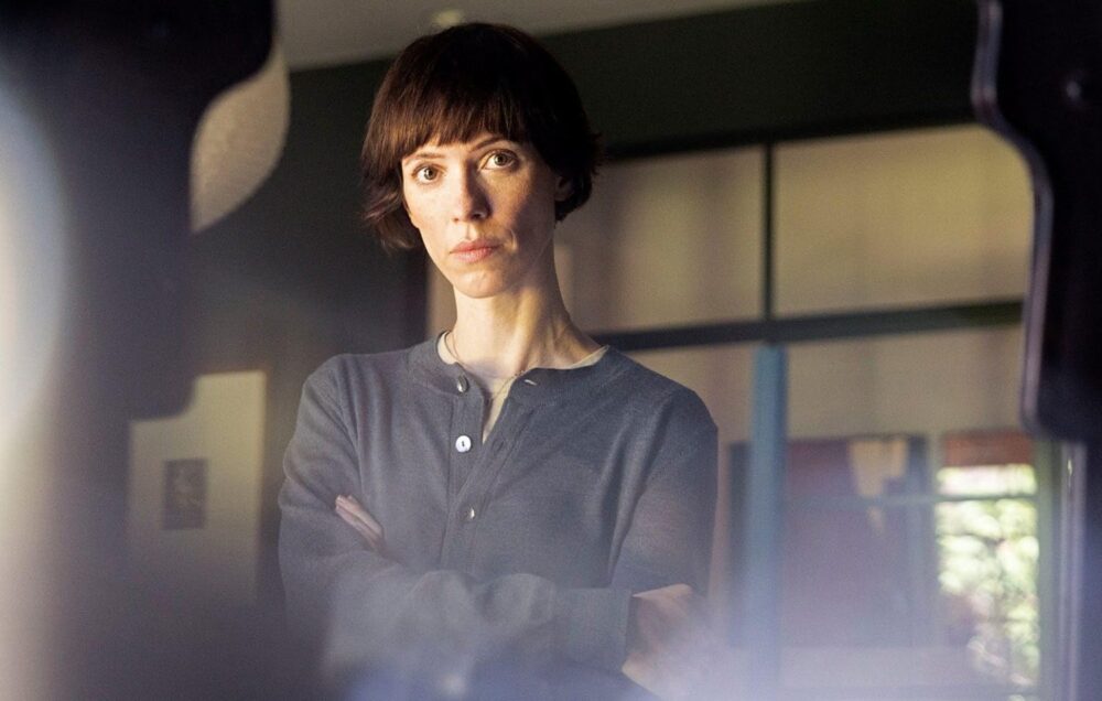 Zdjęcie okładkowe wpisu: Rebecca Hall w nowym serialu BBC. Zobaczcie zwiastun The Listeners