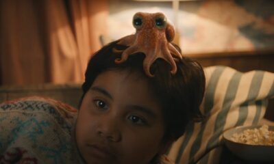 Zdjęcie okładkowe wpisu: Chłopiec i ośmiornica – Taika Waititi stworzył świąteczny spot dla Disneya. Film zawiera liczne odniesienia do kultowych animacji