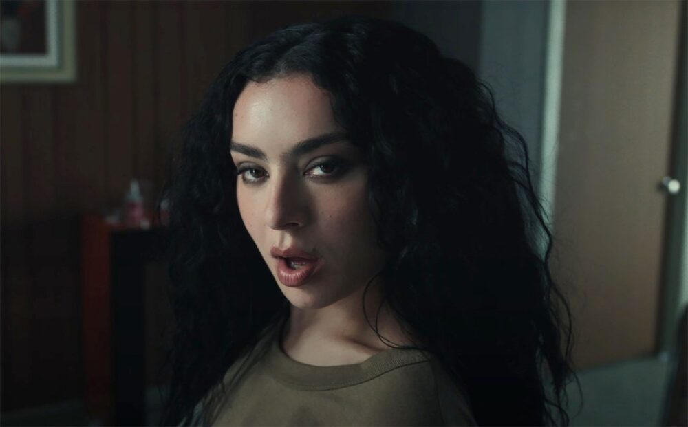 Zdjęcie okładkowe wpisu: Sacrifice z Chrisem Evansem i Anyą Taylor-Joy powiększa swą obsadę o znane nazwiska! Charli XCX, Cassel i wiele innych