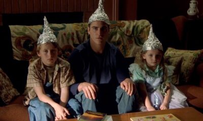 Zdjęcie okładkowe wpisu: Bierz folie i zakładają ją na łeb! Wujek Foliarz rzuca teoriami spiskowymi w pierwszym zwiastunie!