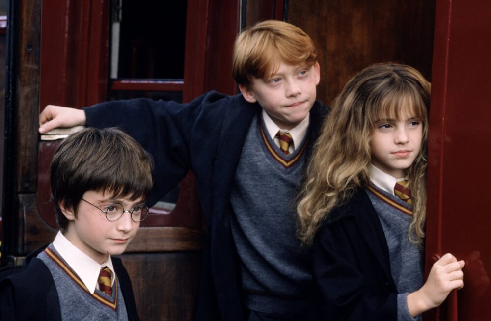 Zdjęcie okładkowe wpisu: Zdjęcia do serialu o Harrym Potterze ruszą już niebawem. Tysiące dzieci wzięło udział w castingu