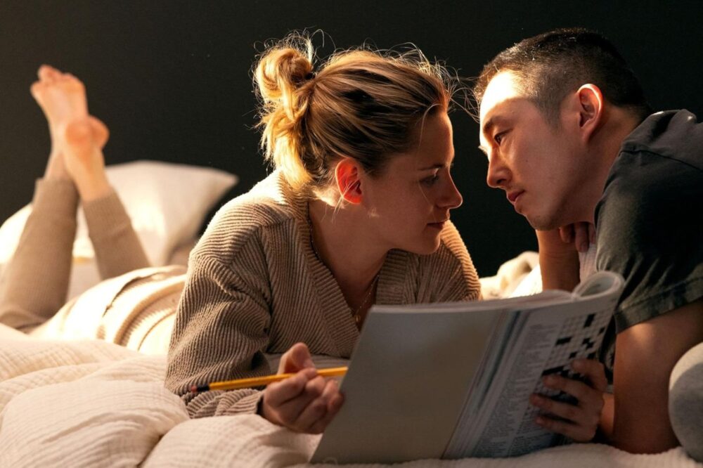 Zdjęcie okładkowe wpisu: Koniec ludzkości nie oznacza końca miłości. Steven Yeun i Kristen Stewart na zwiastunie filmu Love Me