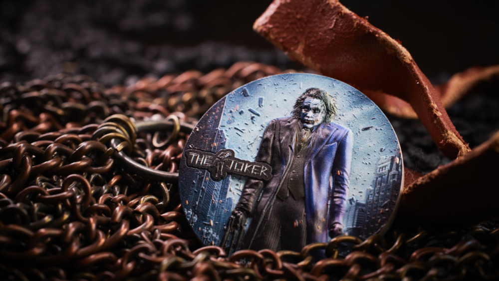 Zdjęcie okładkowe wpisu: Kolekcjonerska moneta The Joker wprowadzona przez Warner Bros. Discovery Global Consumer Products oraz Mennicę Gdańską