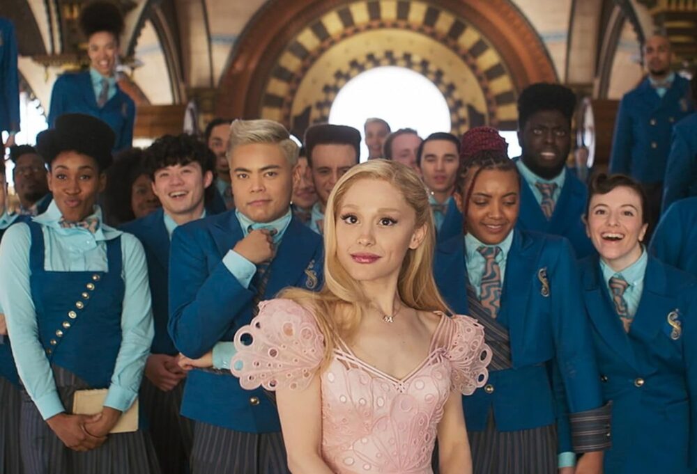 Zdjęcie okładkowe wpisu: Trwają prace na remakiem filmu 9 to 5. Ariana Grande o plotkach łączących ją z projektem