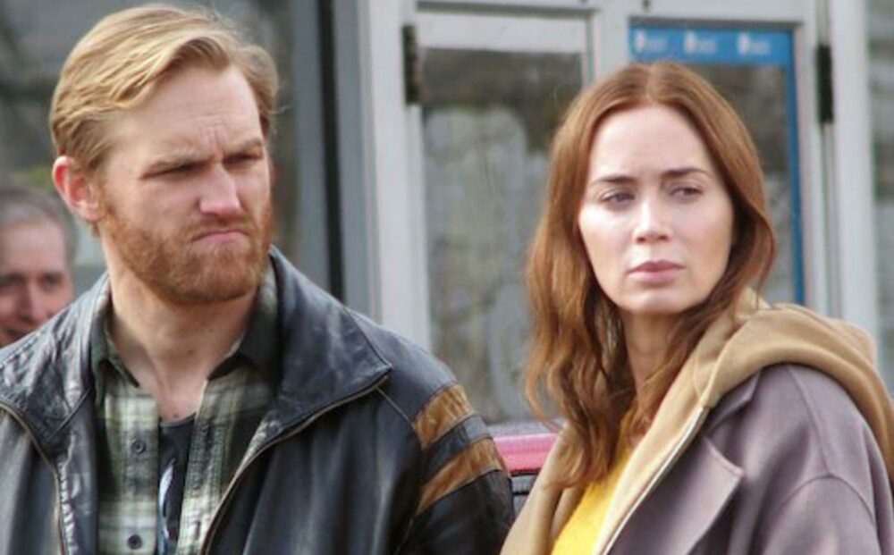 Zdjęcie okładkowe wpisu: Pierwsze zdjęcia z nowego filmu Stevena Spielberga. Emily Blunt i Wyatt Russell gwiazda produkcji o UFO