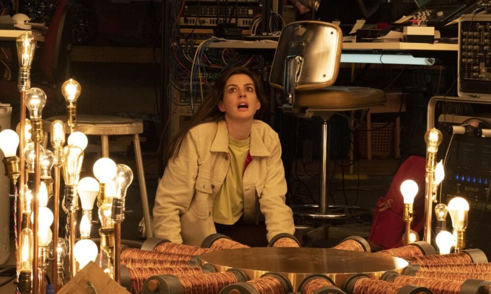 Zdjęcie okładkowe wpisu: Najnowszy film Anne Hathaway opóźniony. Kiedy odbędzie się premiera Flowervale Street?