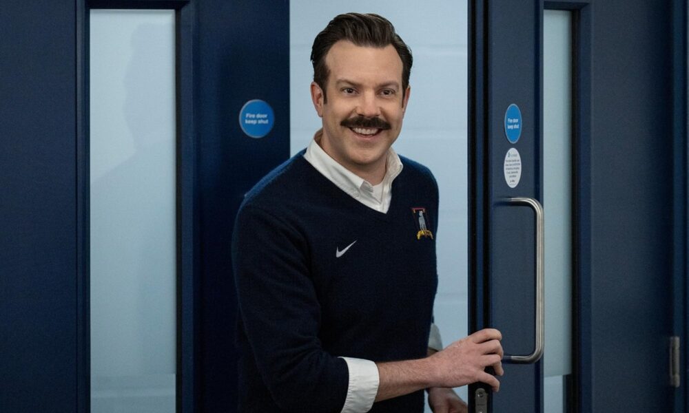 Zdjęcie okładkowe wpisu: Ted Lasso oficjalnie powróci z 4. sezonem!  O czym opowie dalszy ciąg historii?