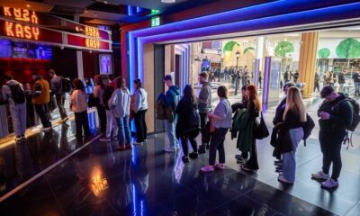 Zdjęcie okładkowe wpisu: The Last of Us w kinach Helios! Gigantyczne kolejki po bilety na premierowe seanse serialu