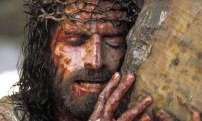 Zdjęcie okładkowe wpisu: Jim Caviezel powraca jako Jezus! Sequel Pasji odmłodzi aktora