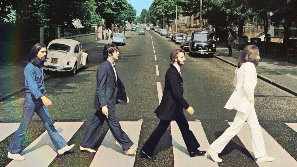Zdjęcie okładkowe wpisu: Sam Mendes znalazł scenarzystów do filmów o Beatlesach