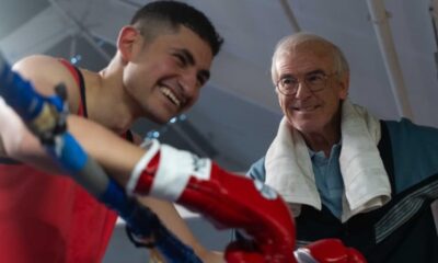 Zdjęcie okładkowe wpisu: Pierce Brosnan nie do poznania w bokserskiej biografii. O czym opowie Giant?