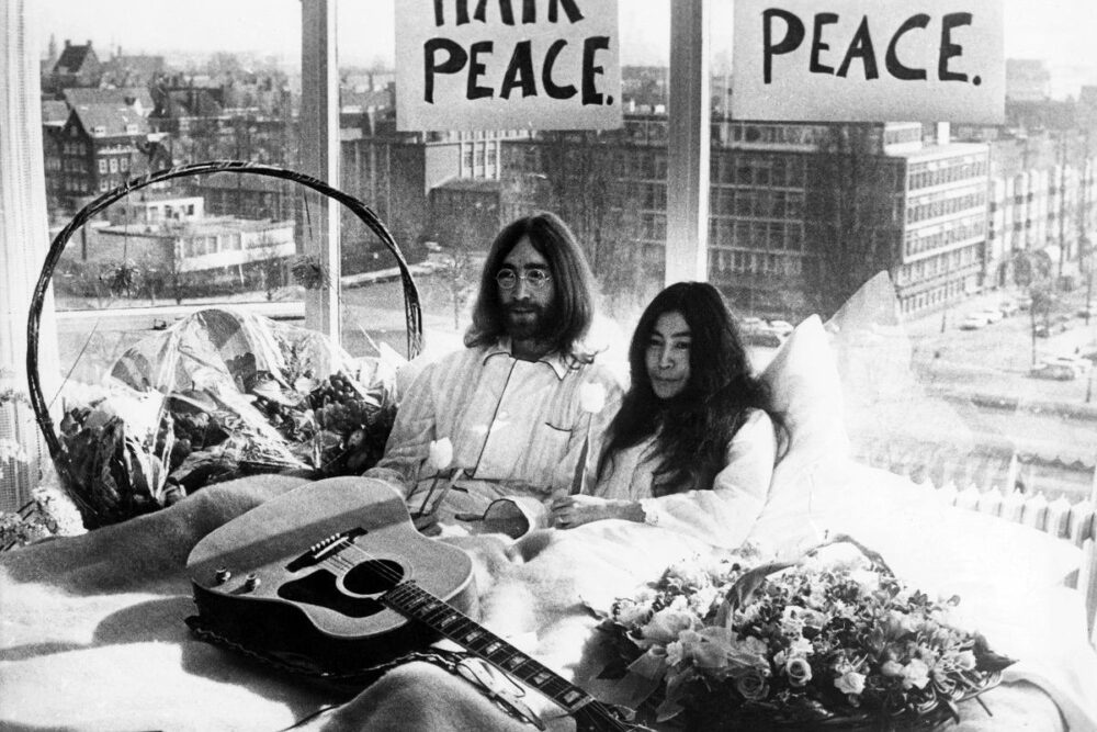 Zdjęcie okładkowe wpisu: John Lennon i Yoko Oko jakich nie znacie. Nadchodzi nowy film o legendach rocka