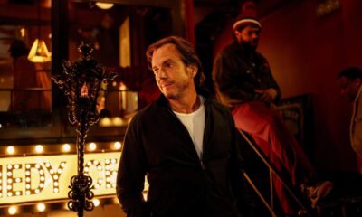 Zdjęcie okładkowe wpisu: Bradley Cooper powraca za kamerą nowego filmu. O czym opowie Is This Thing On?