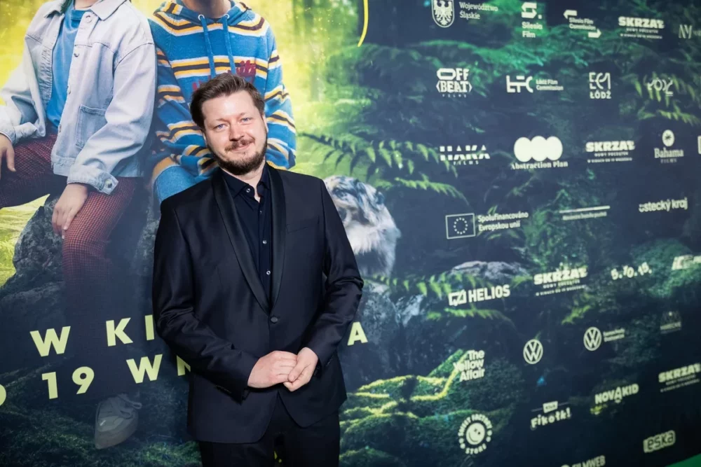 Zdjęcie okładkowe wpisu: „Jestem dumny, że zadebiutowałem filmem familijnym” – wywiad z Krzysztofem Komanderem, reżyserem Skrzata. Nowy początek