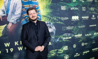 Zdjęcie okładkowe wpisu: „Jestem dumny, że zadebiutowałem filmem familijnym” – wywiad z Krzysztofem Komanderem, reżyserem Skrzata. Nowy początek