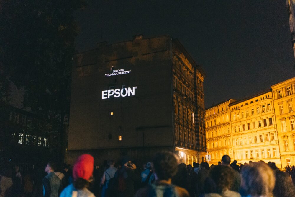 Zdjęcie okładkowe wpisu: Kinomural z Epsonem: projekcja 3LCD wspiera sztukę w przestrzeni miejskiej