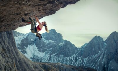 Zdjęcie okładkowe wpisu: Nowe Na krawędzi nadchodzi! Reboot z Lily James i Piercem Brosnanem trafi do kin w 2026 roku