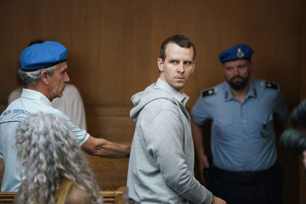 Zdjęcie okładkowe wpisu: ,,Zawsze staram się bronić moich postaci” – wywiad z Julianem Świeżewskim