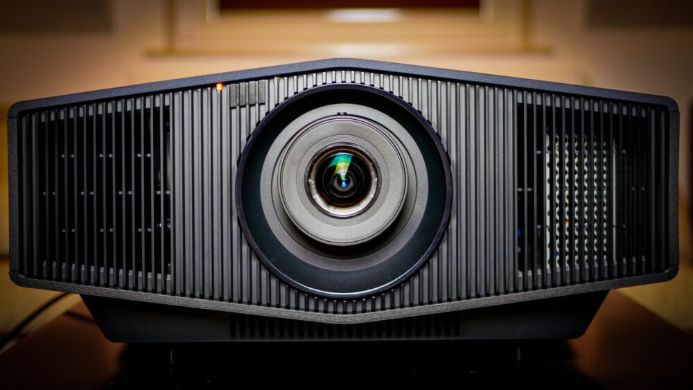 Zdjęcie okładkowe wpisu: Sony VPL-XW5100ES – projektor, który przenosi kino do twojego salonu