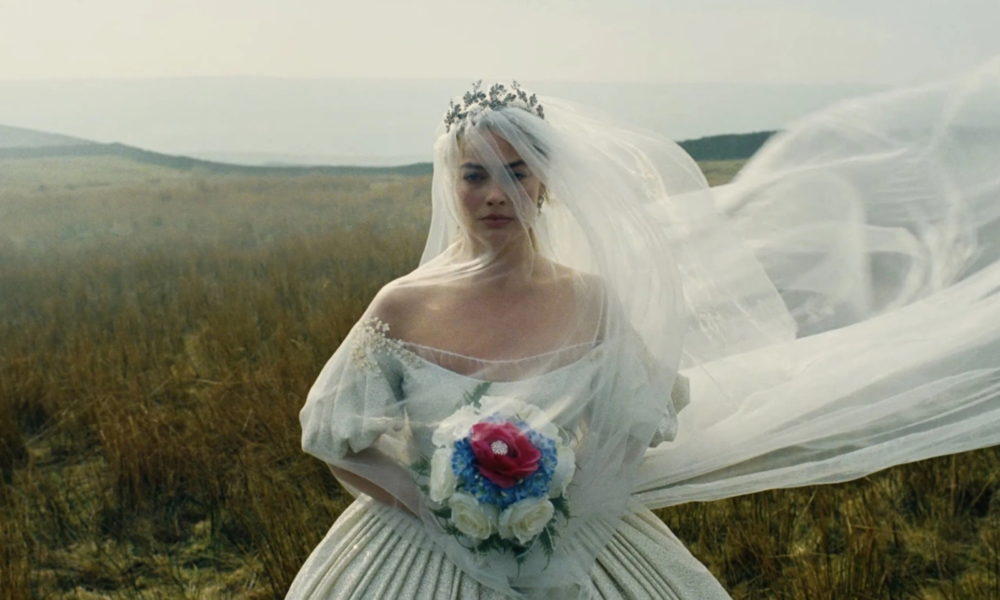 Zdjęcie okładkowe wpisu: Wichrowe wzgórza z nowym zwiastunem! Film z Margot Robbie będzie odważny!