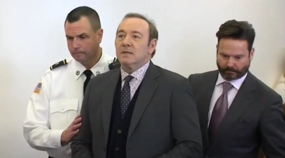 Zdjęcie okładkowe wpisu: Kevin Spacey jest bezdomny? Aktor wynajmuje Airbnb