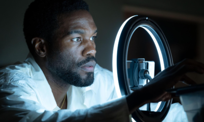 Zdjęcie okładkowe wpisu: Simon Wiliams na celowniku służb. Zobaczcie najnowszy spot promujący serial Wonder Man