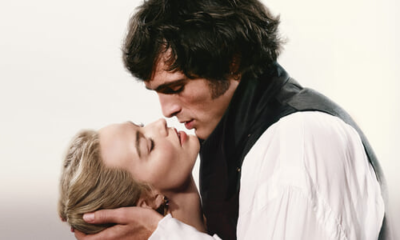 Zdjęcie okładkowe wpisu: Pierwsze reakcje na Wichrowe Wzgórza. Nowy film Emerald Fennell “wywraca klasykę na drugą stronę”