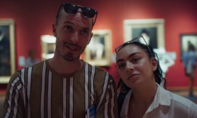 Zdjęcie okładkowe wpisu: Erupcja z pierwszym zwiastunem. Charli xcx mówi po polsku i zwiedza Warszawę